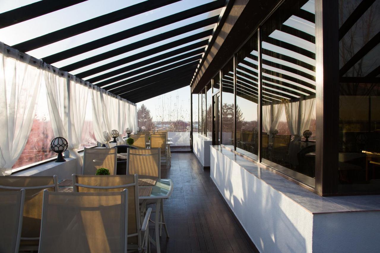 Hotel Charter Otopeni Εξωτερικό φωτογραφία