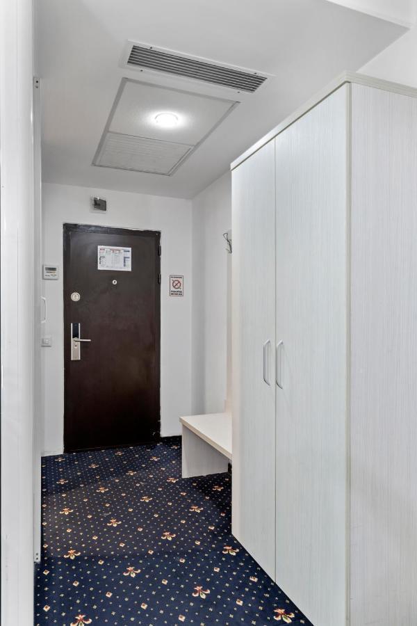 Hotel Charter Otopeni Εξωτερικό φωτογραφία