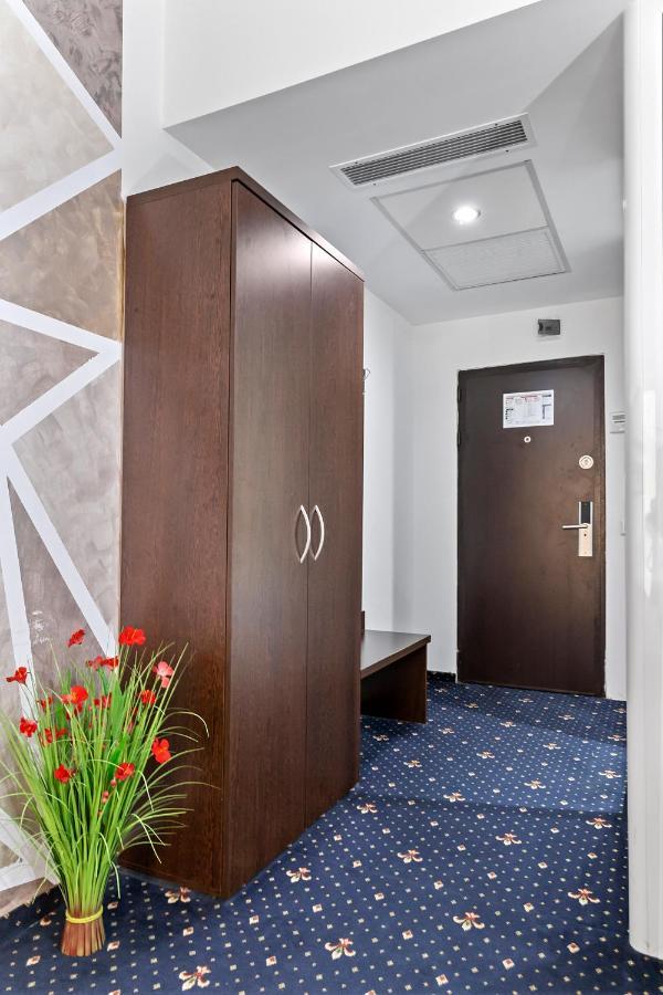 Hotel Charter Otopeni Εξωτερικό φωτογραφία