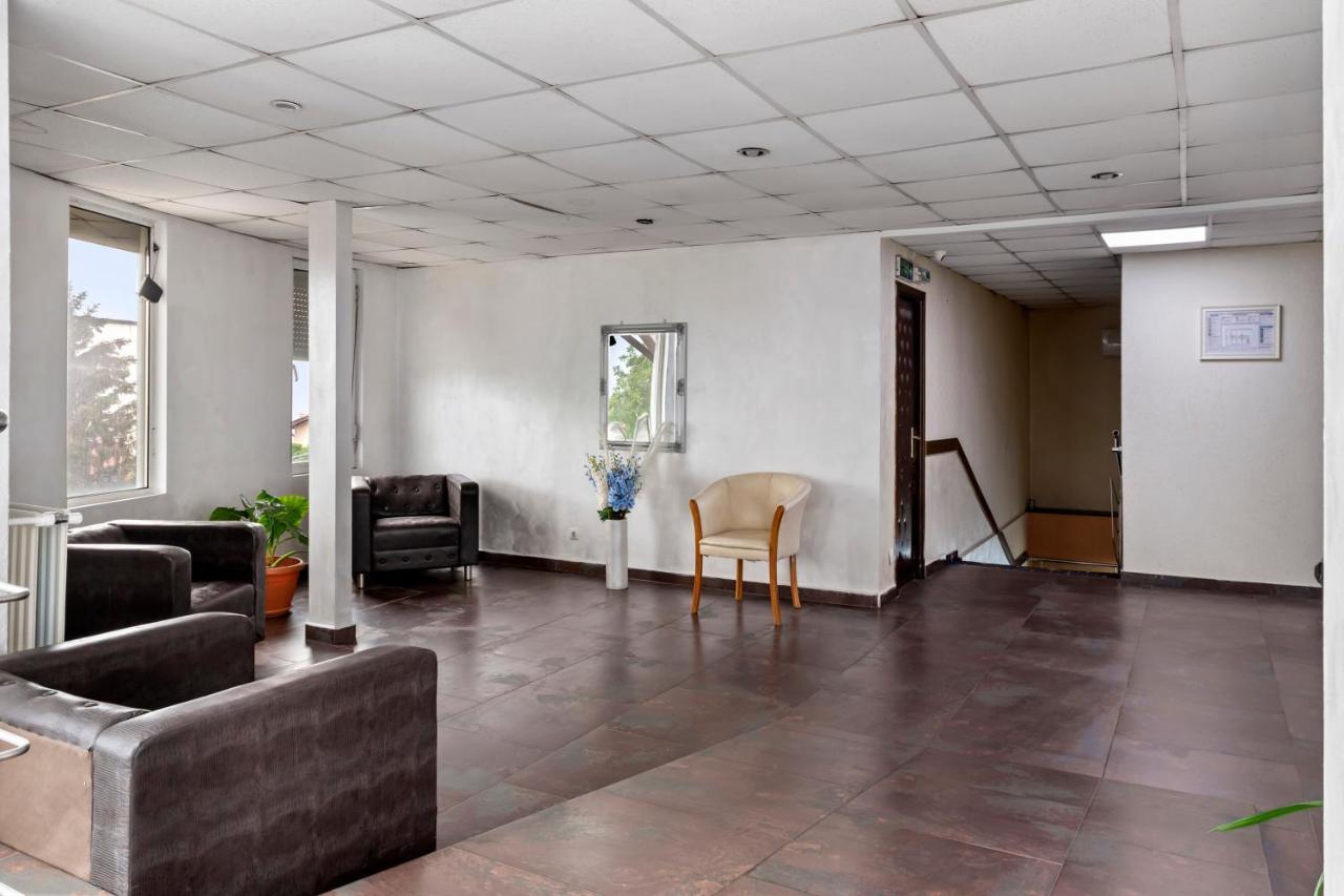 Hotel Charter Otopeni Εξωτερικό φωτογραφία