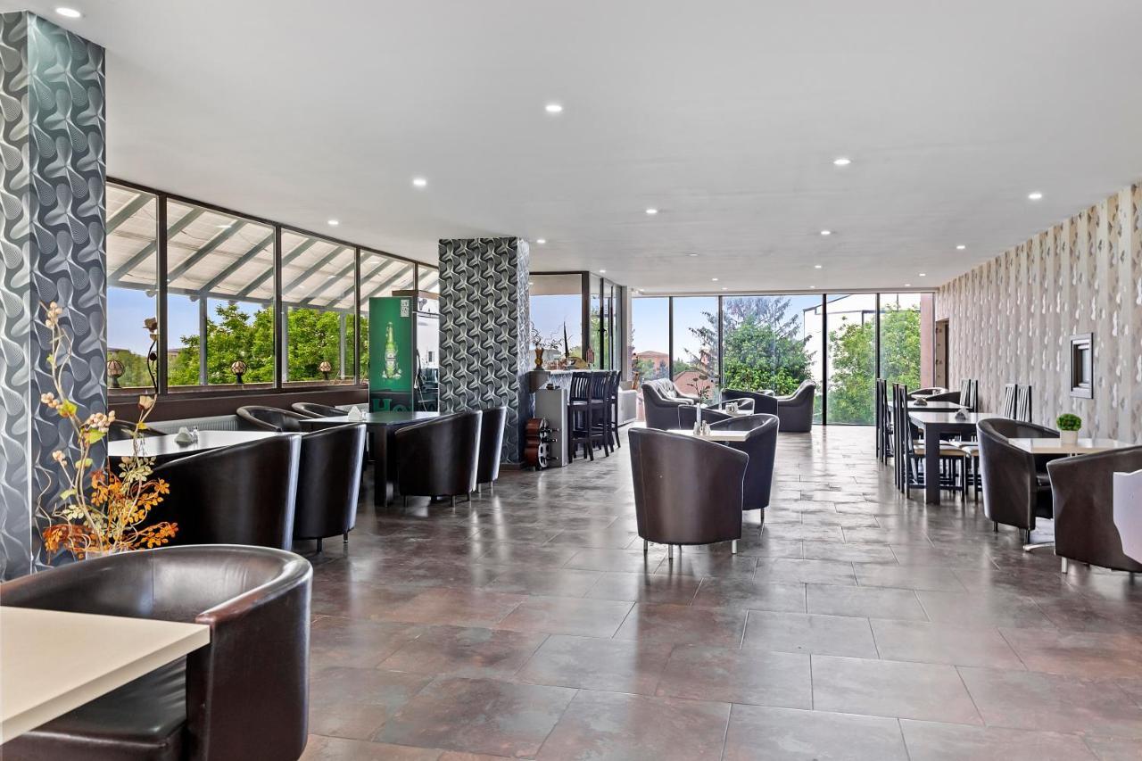 Hotel Charter Otopeni Εξωτερικό φωτογραφία