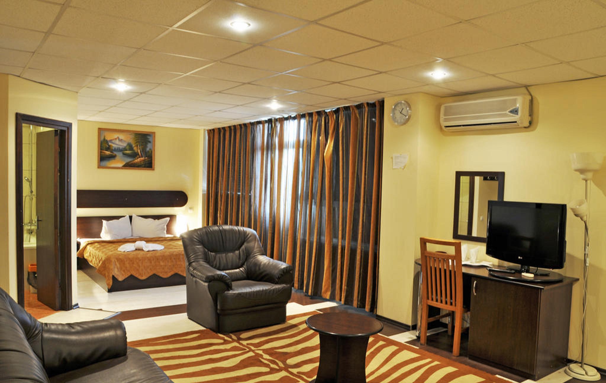 Hotel Charter Otopeni Εξωτερικό φωτογραφία