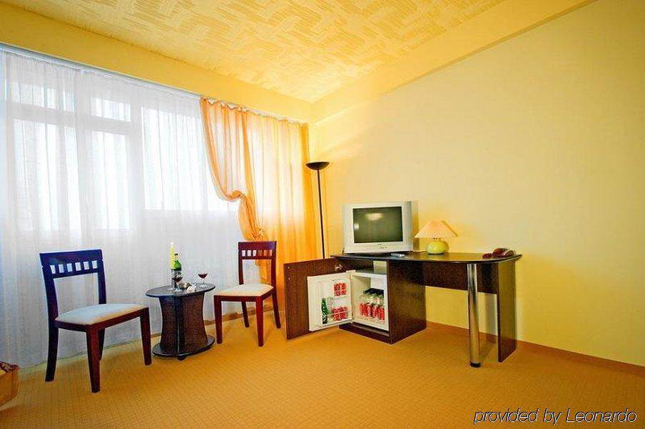 Hotel Charter Otopeni Δωμάτιο φωτογραφία
